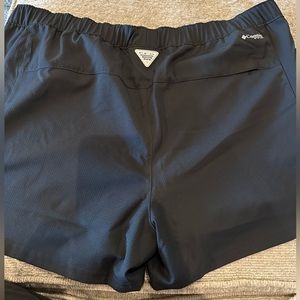 NWOT Columbia pull-on shorts XL